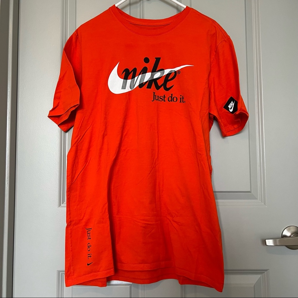 Nike- Large Mens Tee